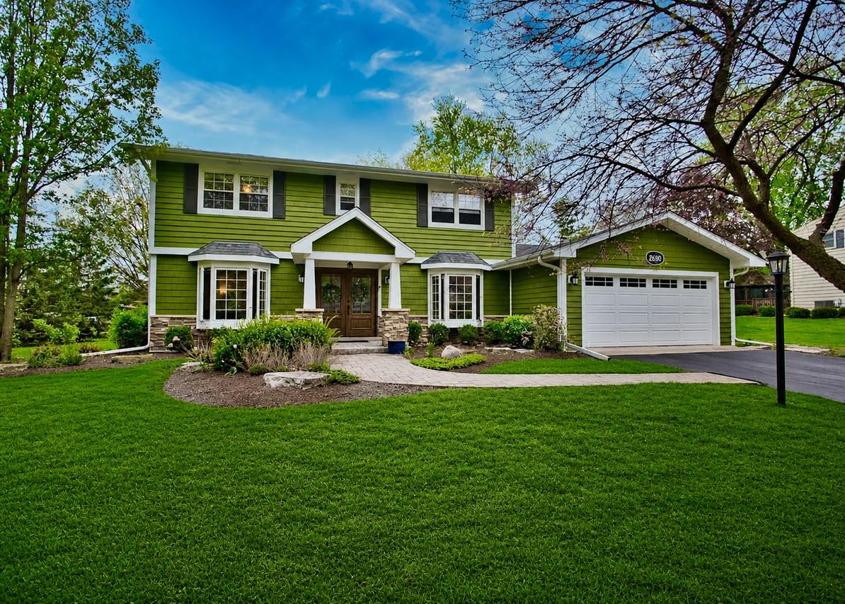 2S510 Seneca Dr., Wheaton, IL 60189