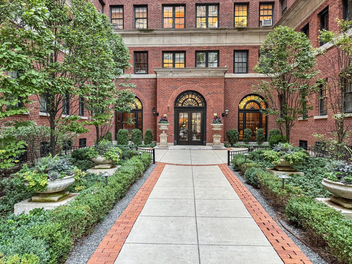 400 W Deming Pl. #3L, Chicago, IL 60614