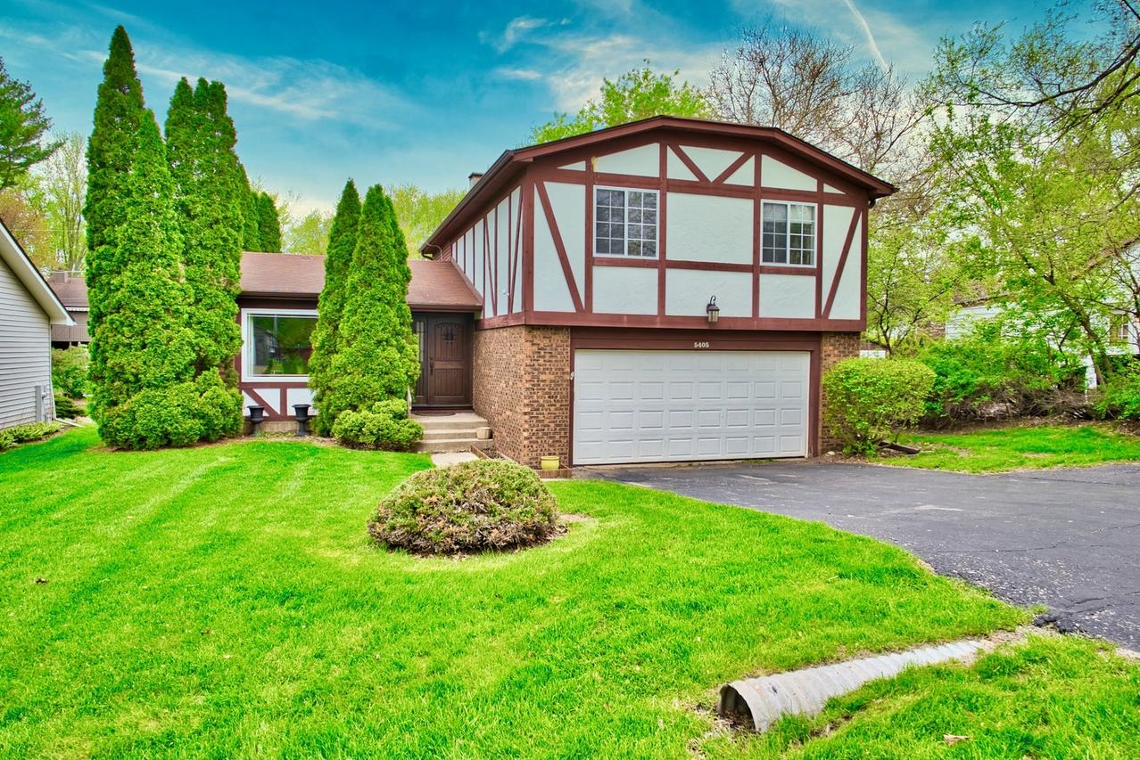 5405 Burwood Rd., Oakwood Hills, IL 60013
