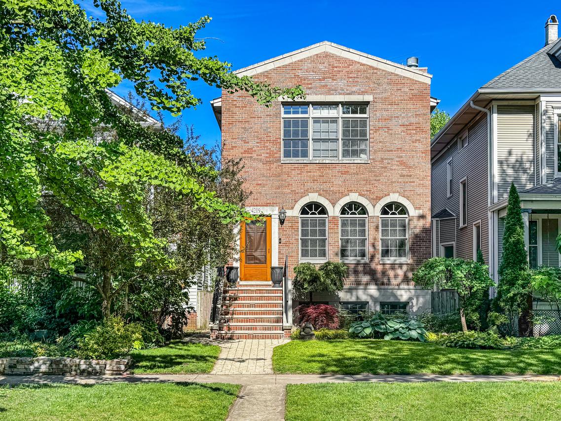 4219 N Winchester Ave., Chicago, IL 60613