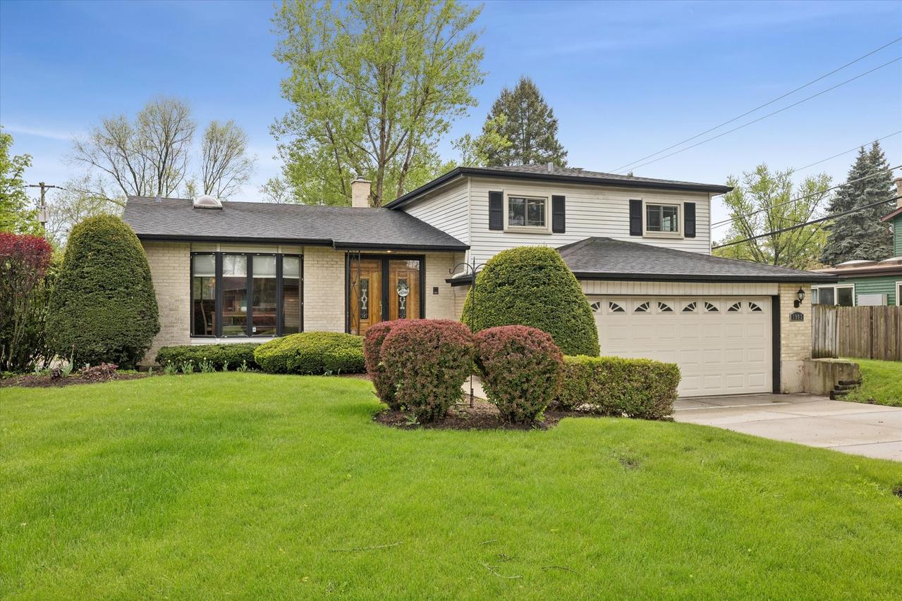 1903 E Ivy Ln., Mount Prospect, IL 60056