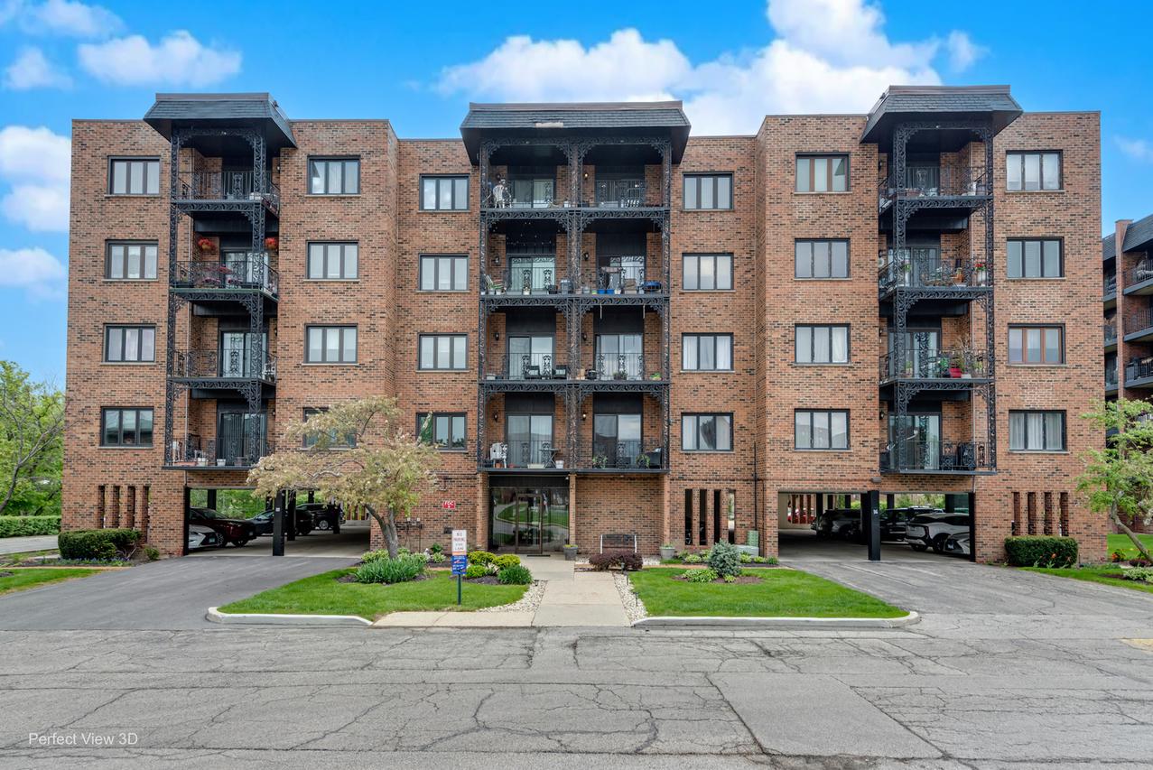 9342 Landings Ln. #203, Des Plaines, IL 60016