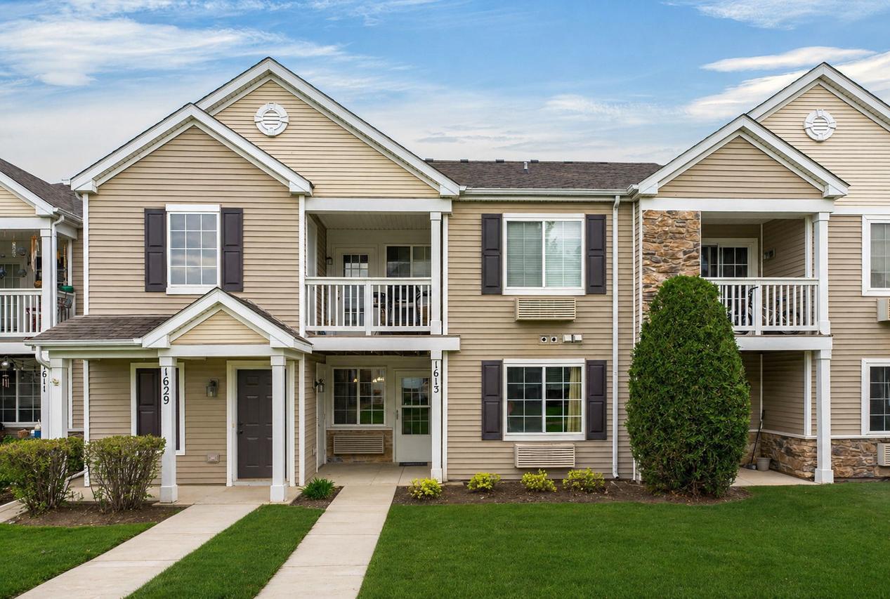 1613 Silverstone Dr., Carpentersville, IL 60110