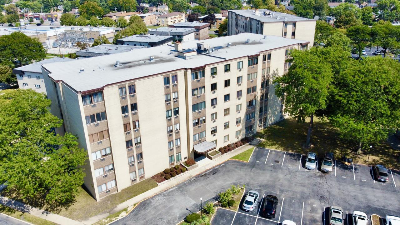 9725 S Karlov Ave. #501, Oak Lawn, IL 60453