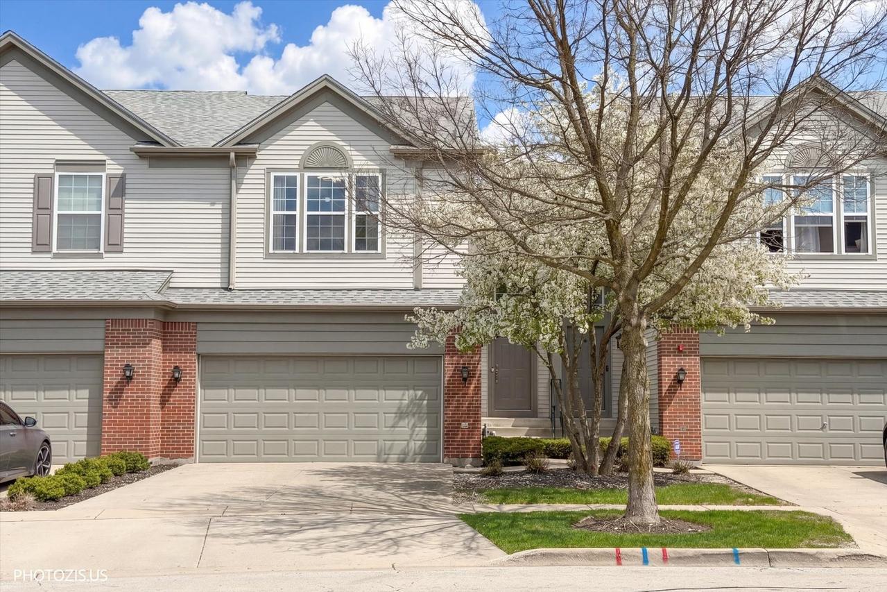 908 Elizabeth Dr., Streamwood, IL 60107
