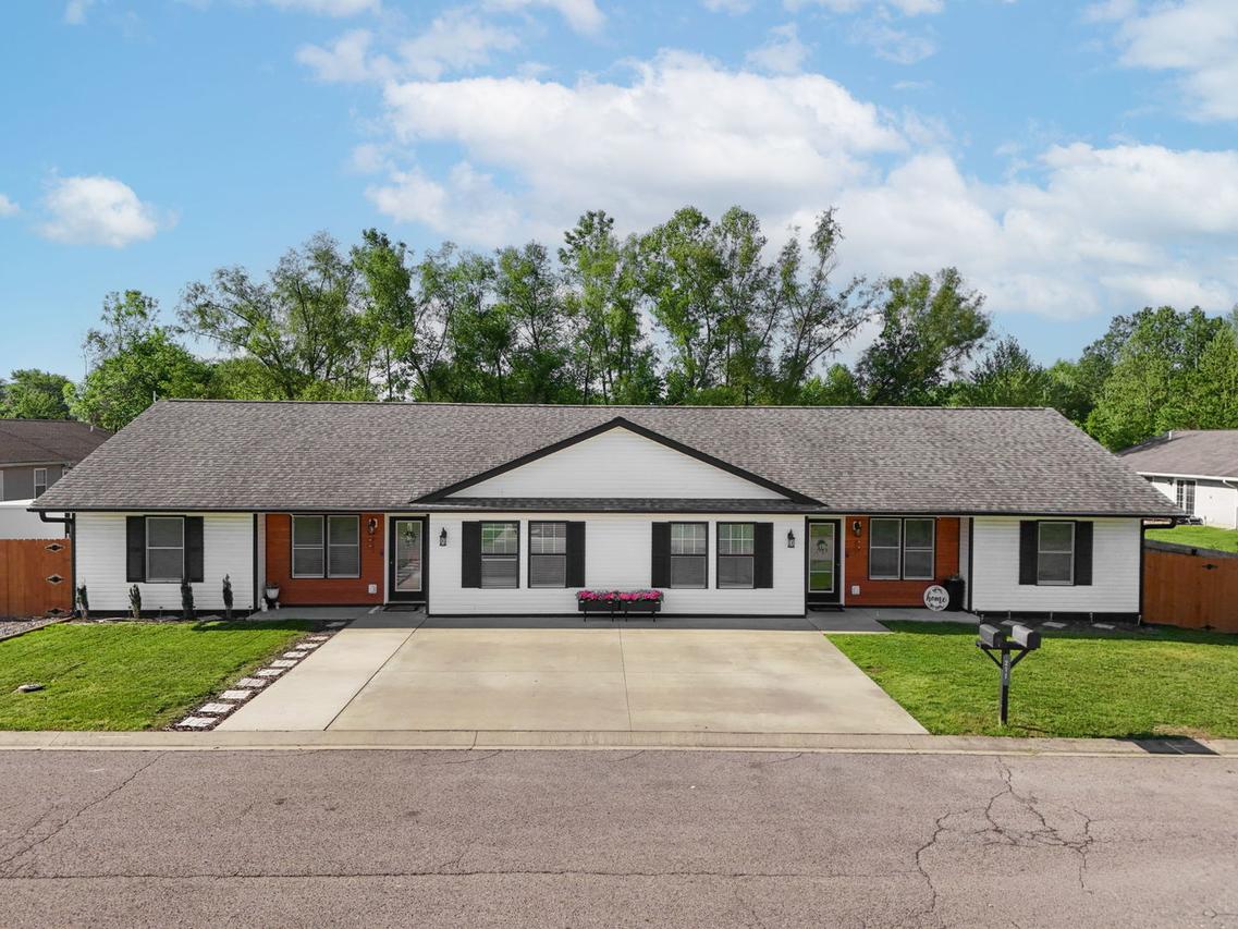 211 Wild Rose Ln., Marion, IL 62959