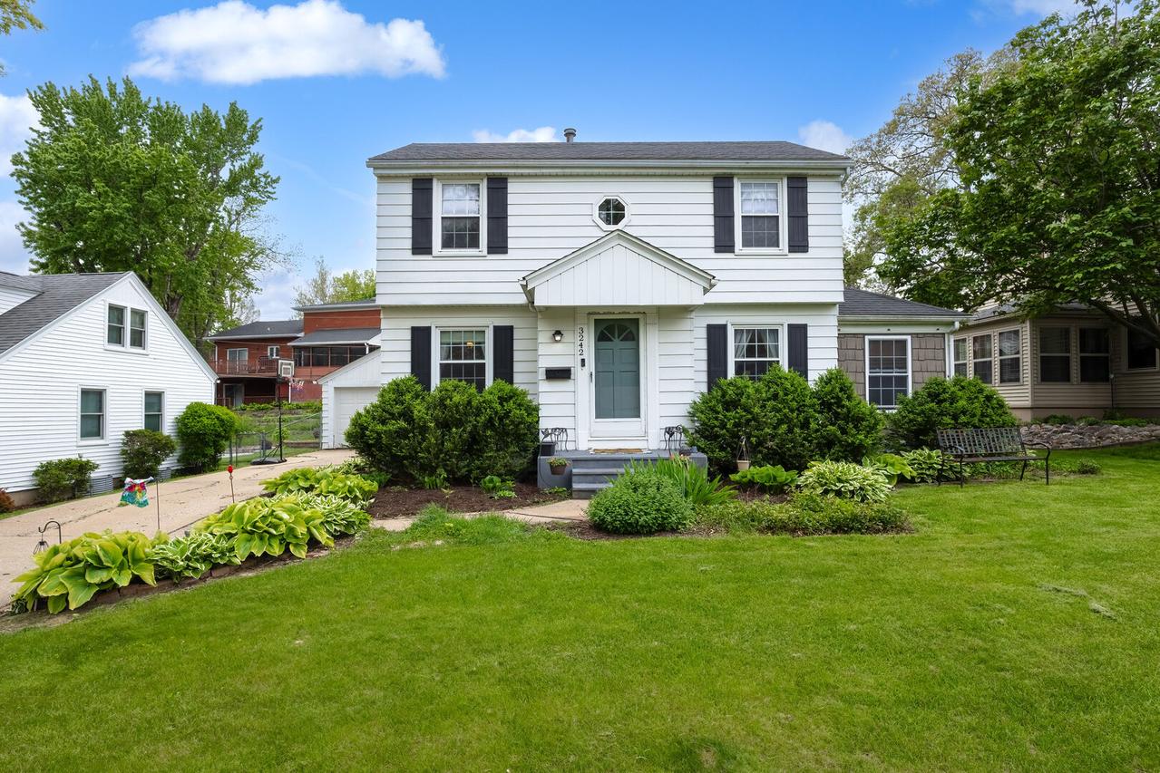 3242 14th St., Rock Island, IL 61201