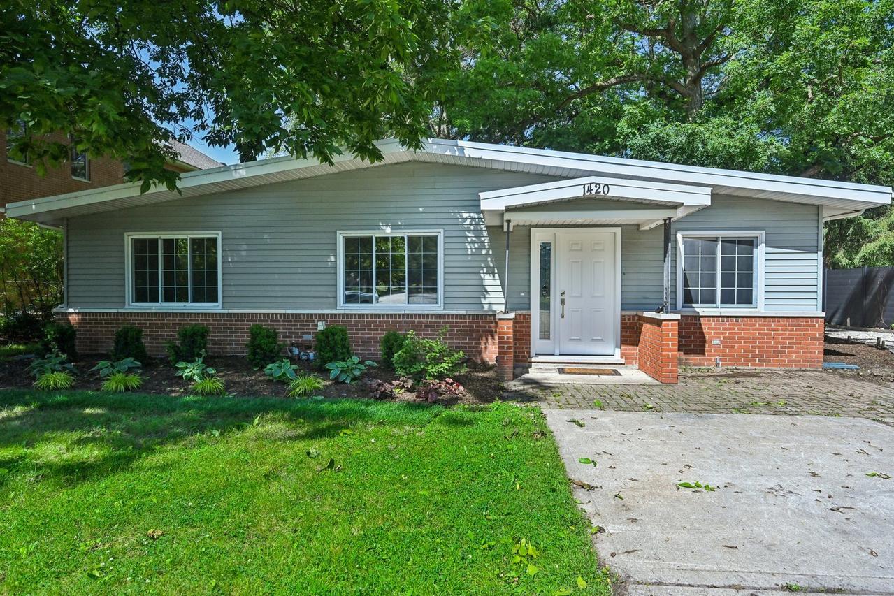 1420 Magnolia St., Glenview, IL 60025