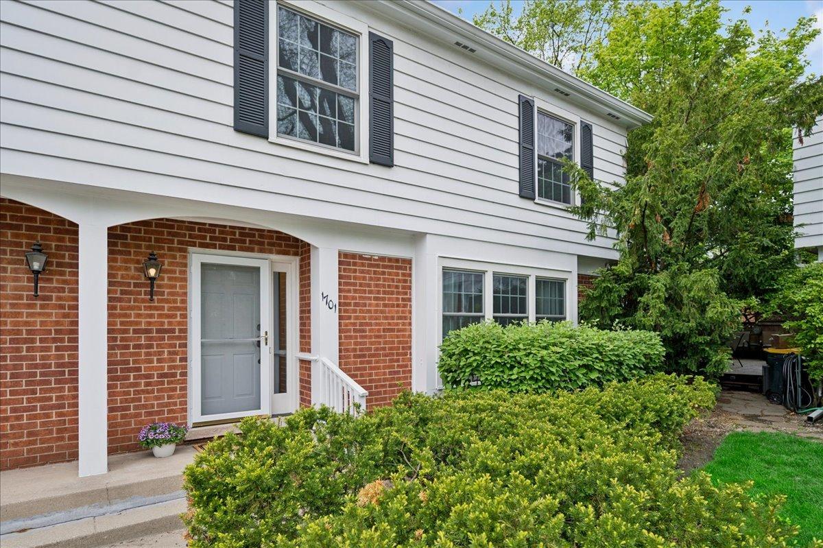 1701 Colonial Ln., Northfield, IL 60093
