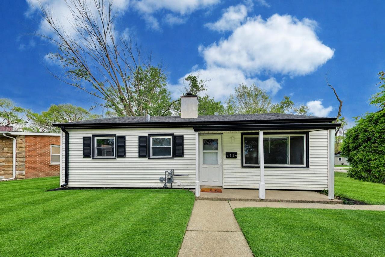 2414 Circle Dr., Hazel Crest, IL 60429