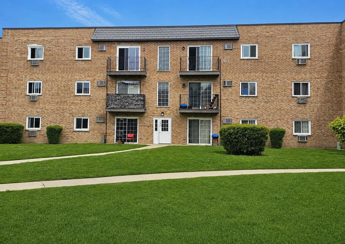 155 W Elk Tr. #354, Carol Stream, IL 60188