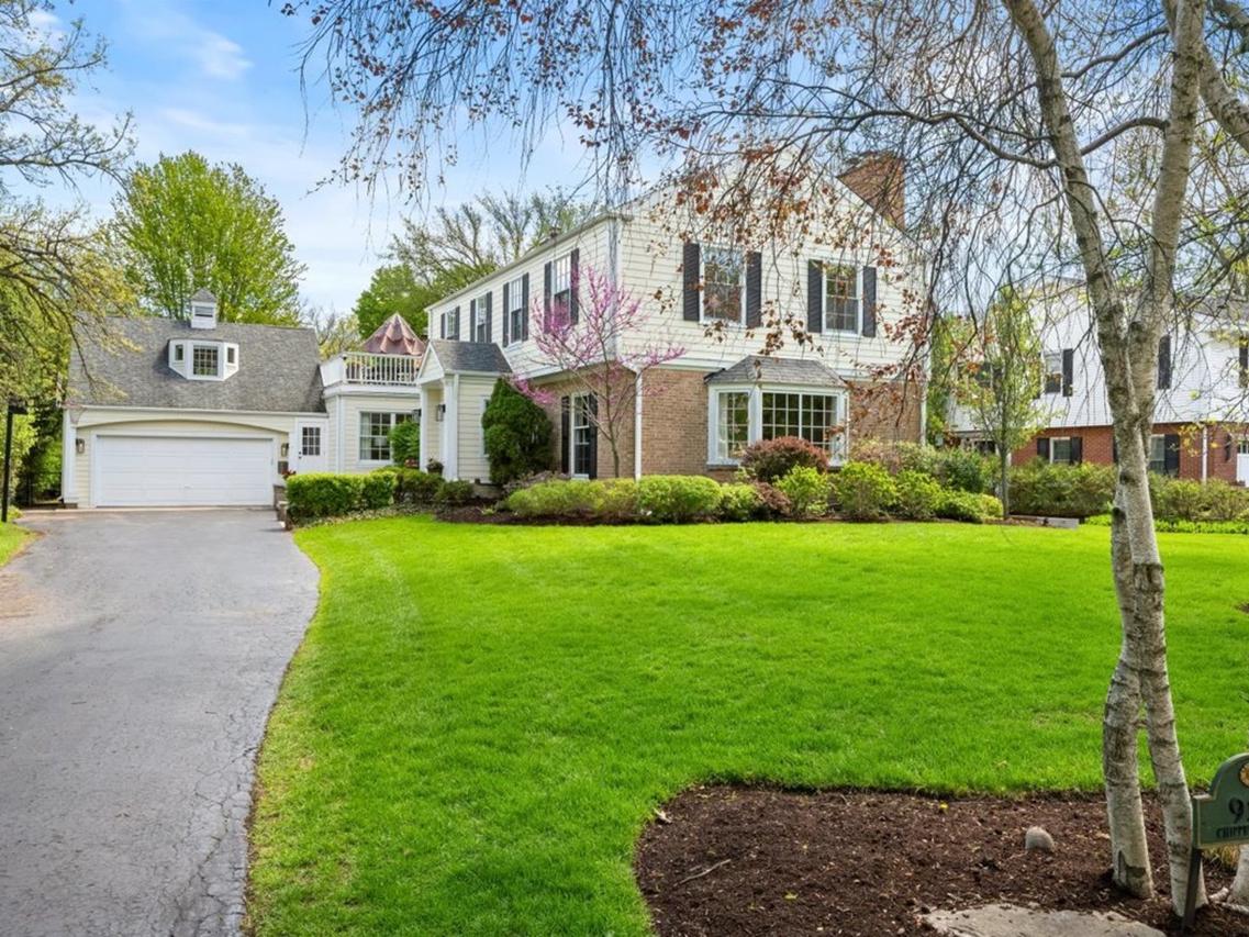 910 Chippewa Ln., Wilmette, IL 60091