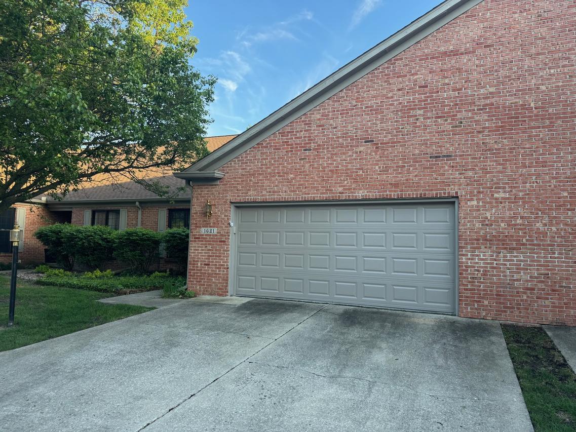 1621 Broadmoor Dr., Champaign, IL 61821