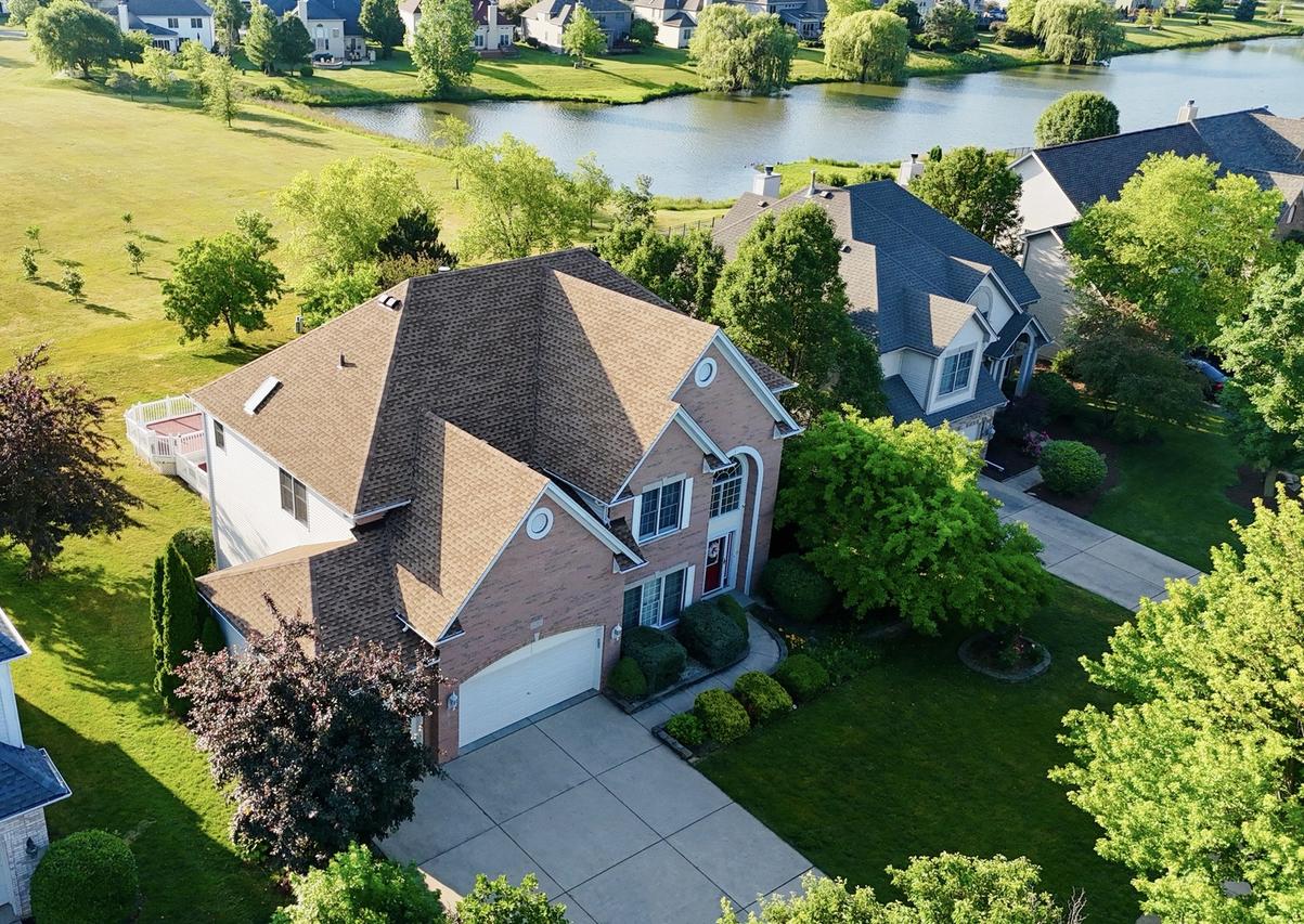 523 Mallard Point Dr., North Aurora, IL 60542