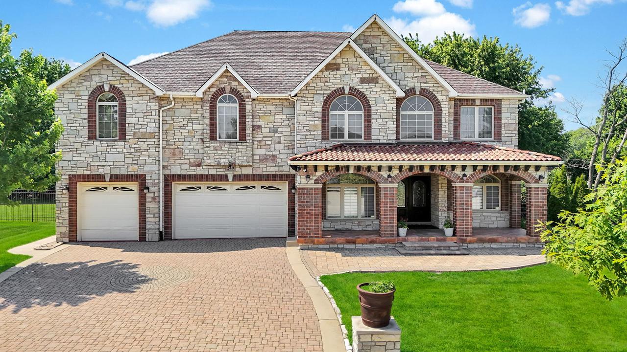 249 Monterey Dr., New Lenox, IL 60451
