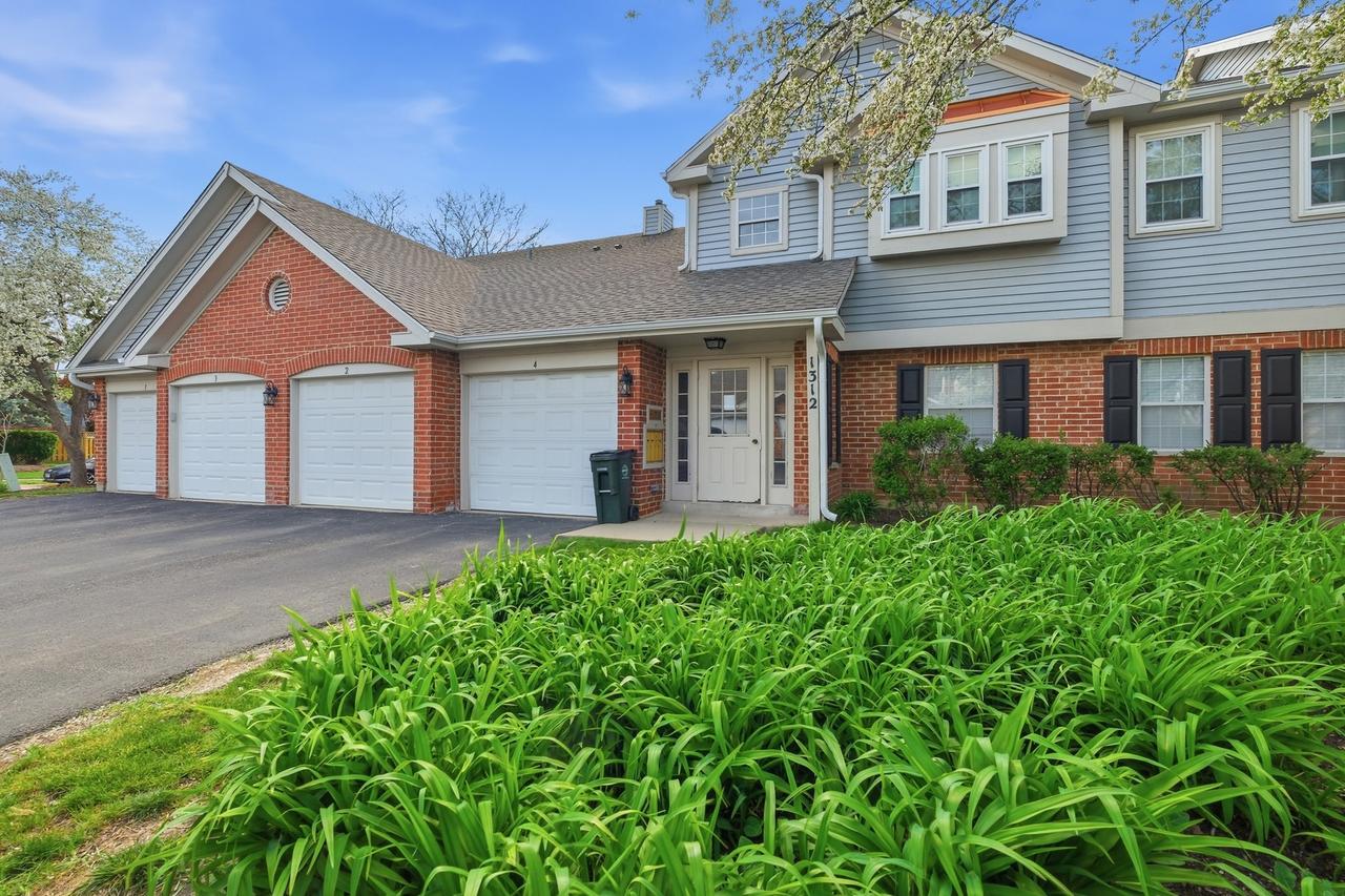 1312 E Evergreen Dr. #2, Palatine, IL 60074