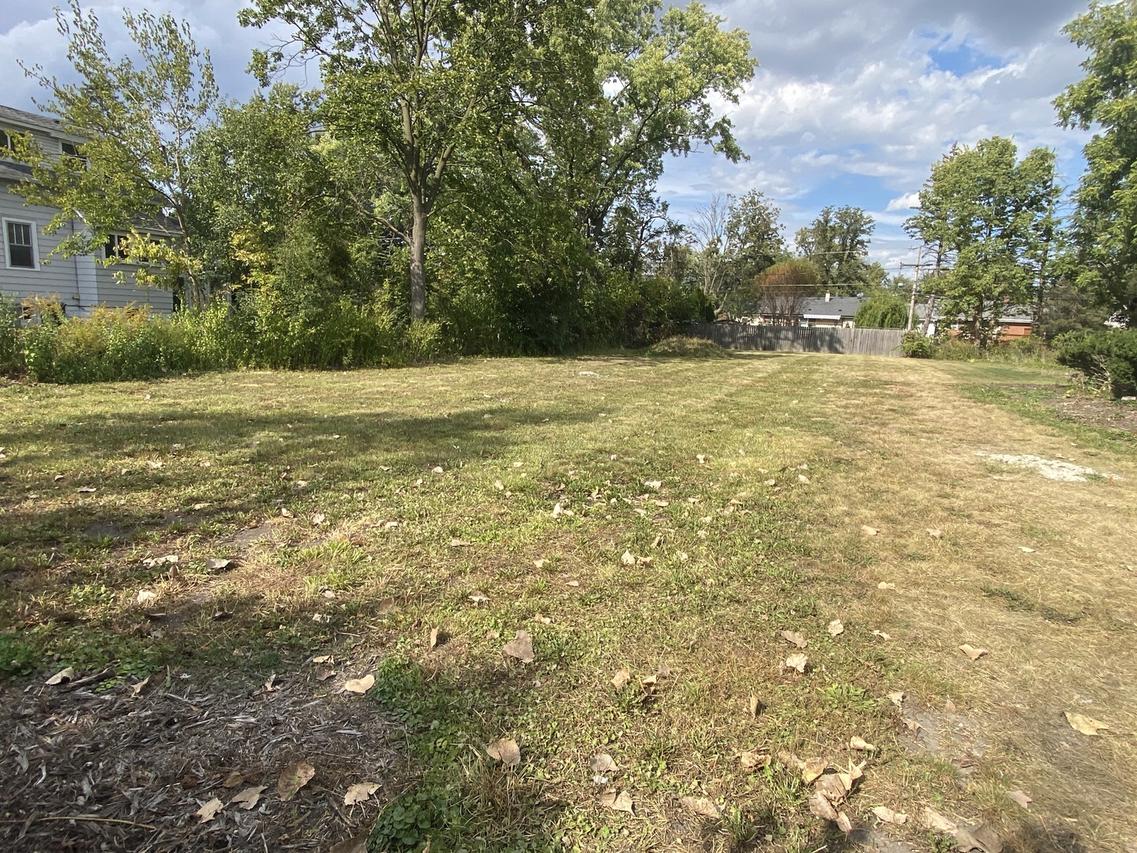 1738 Whitcomb Ave., Des Plaines, IL 60018