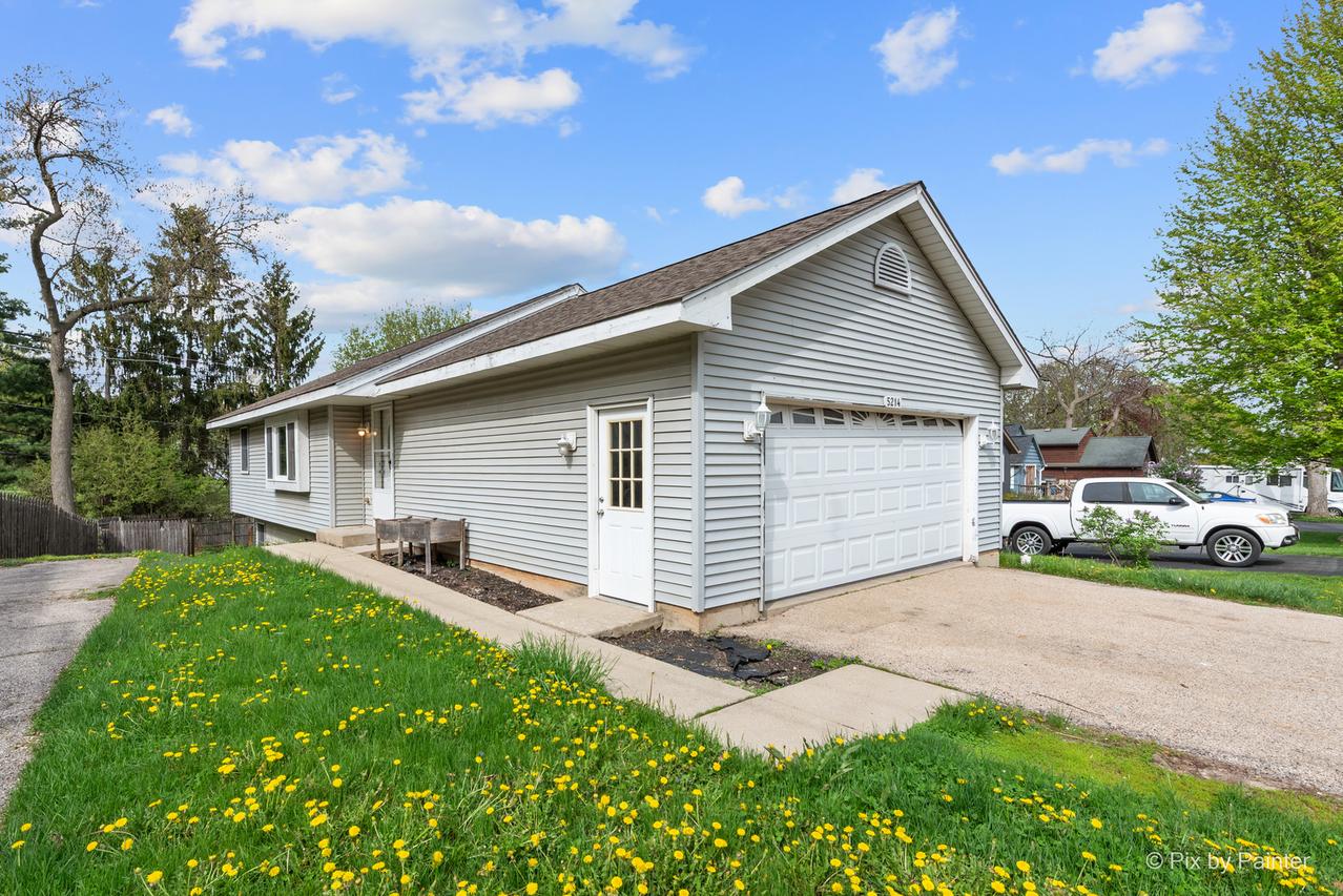 5214 Parkview Dr., Mccullom Lake, IL 60050
