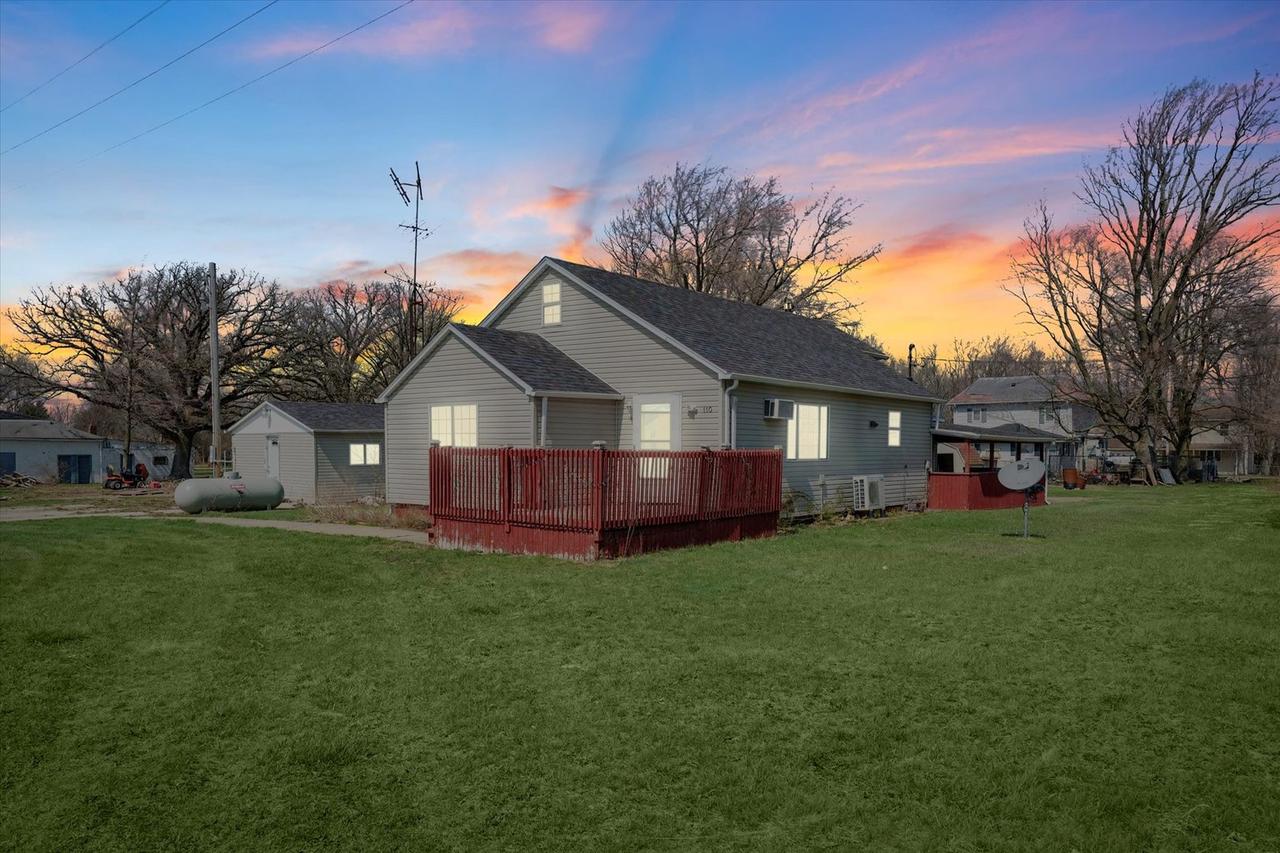 110 W State Route 54 Rd., Roberts, IL 60962