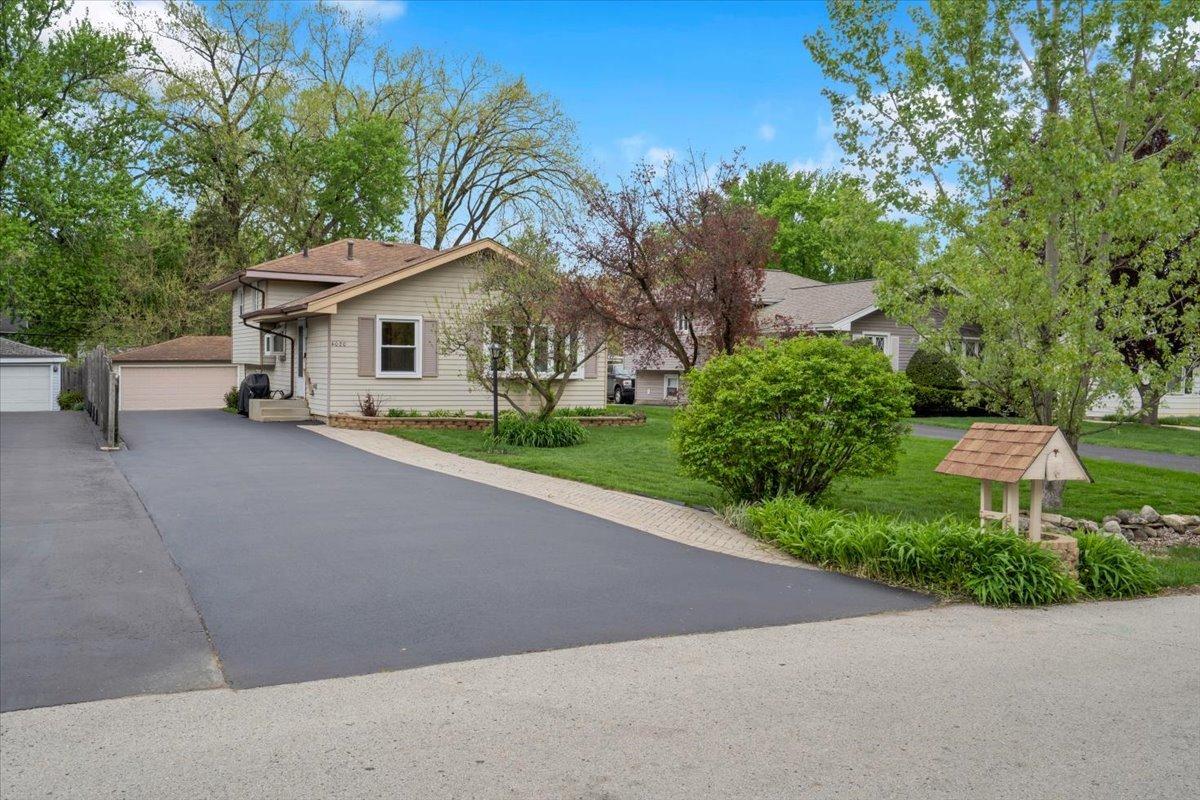 4020 N Adams St., Westmont, IL 60559