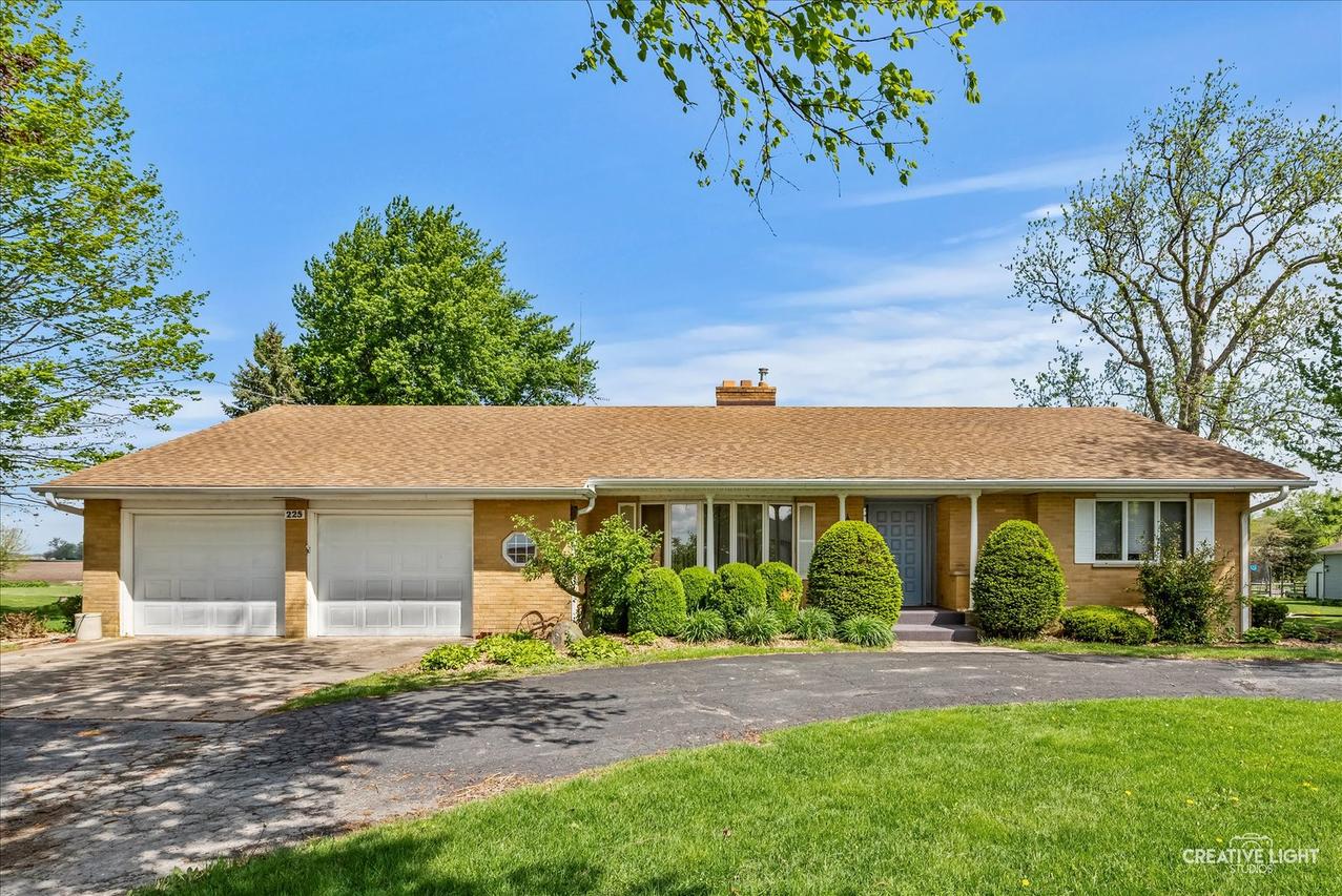 225 W Joliet St., Newark, IL 60541