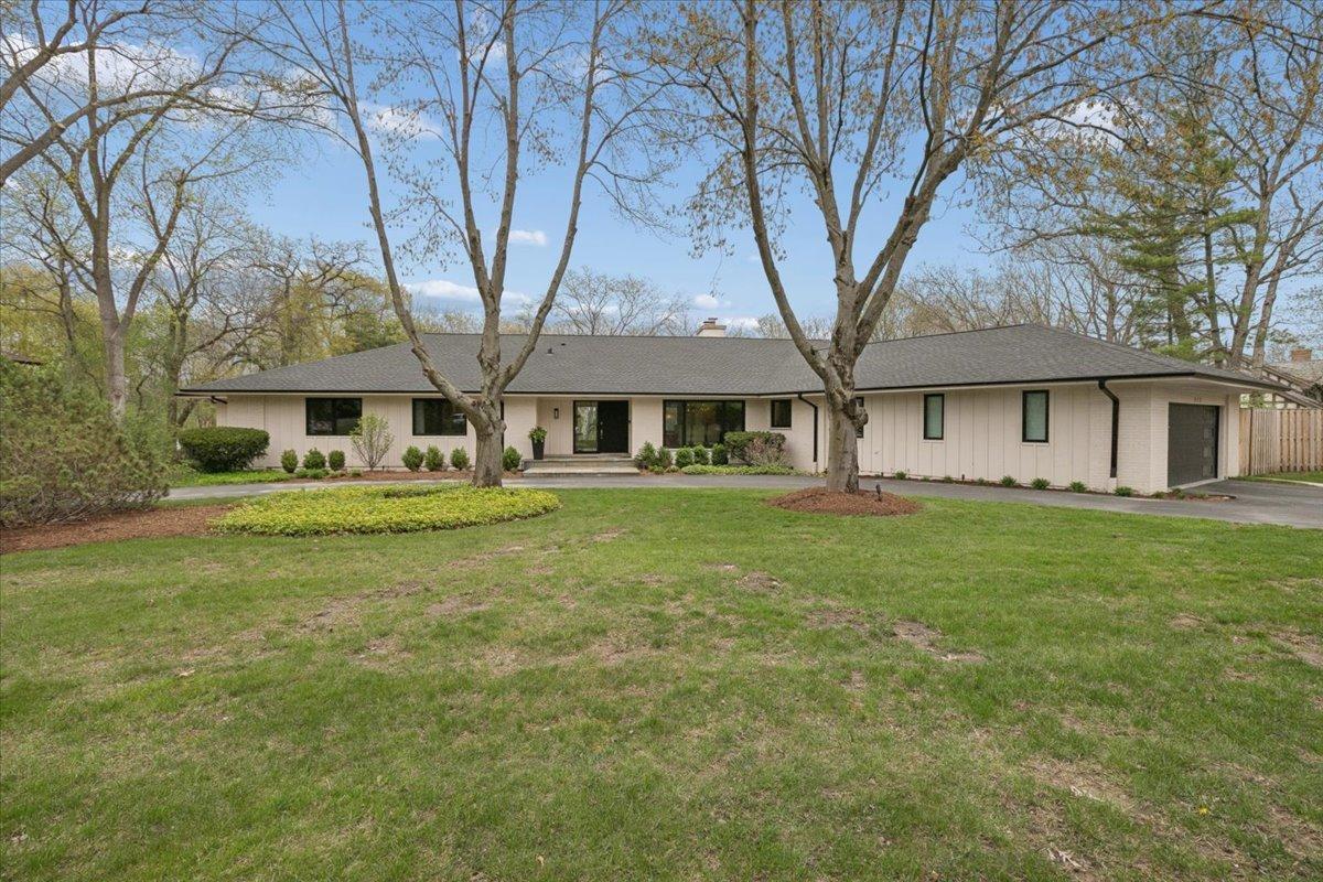 515 Turicum Rd., Lake Forest, IL 60045