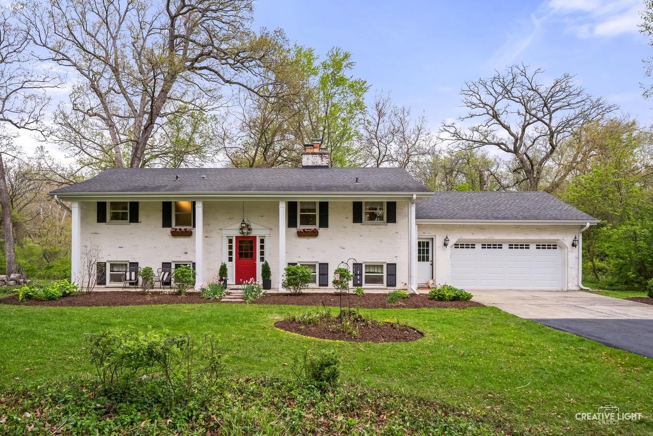 41W880 White Oak Ln., St. Charles, IL 60175