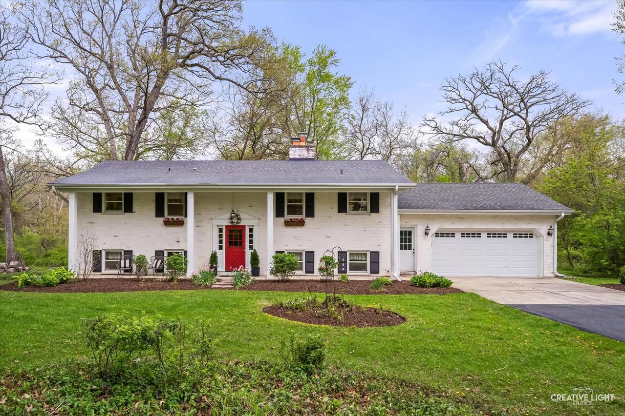 41W880 White Oak Ln., St. Charles, IL 60175