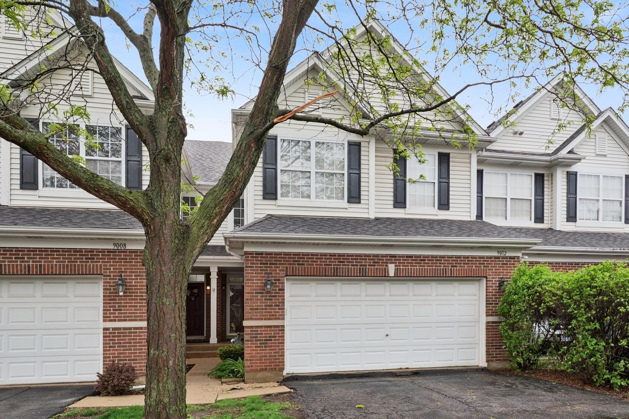 9012 Buckingham Park Dr., Des Plaines, IL 60016