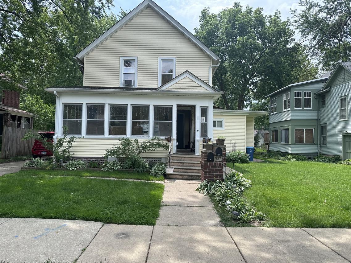527 Hoyles Ave., Aurora, IL 60505