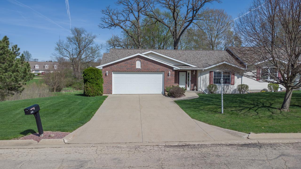741 S Parkcrest Dr., Freeport, IL 61032