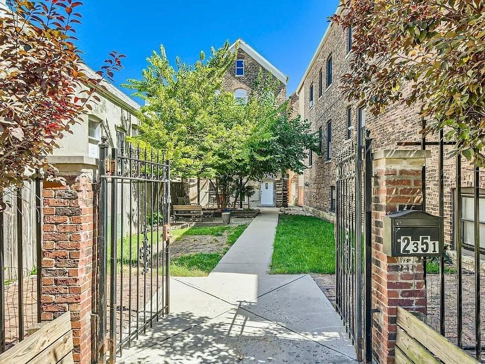 2351 S Whipple St., Chicago, IL 60623