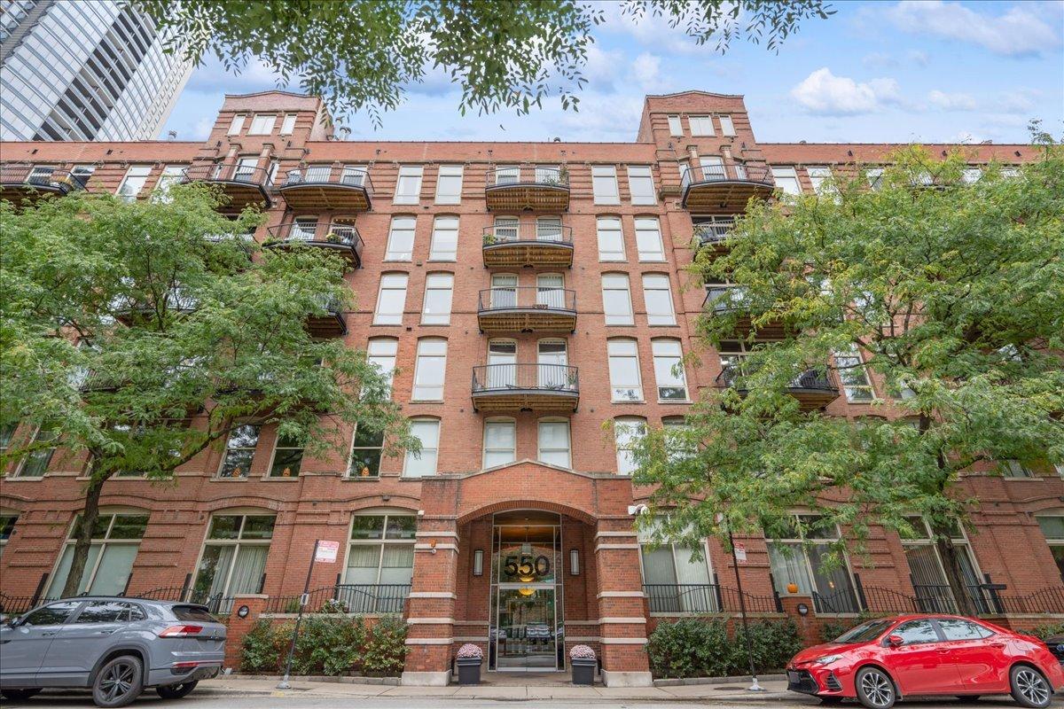 550 N Kingsbury St. #614, Chicago, IL 60654