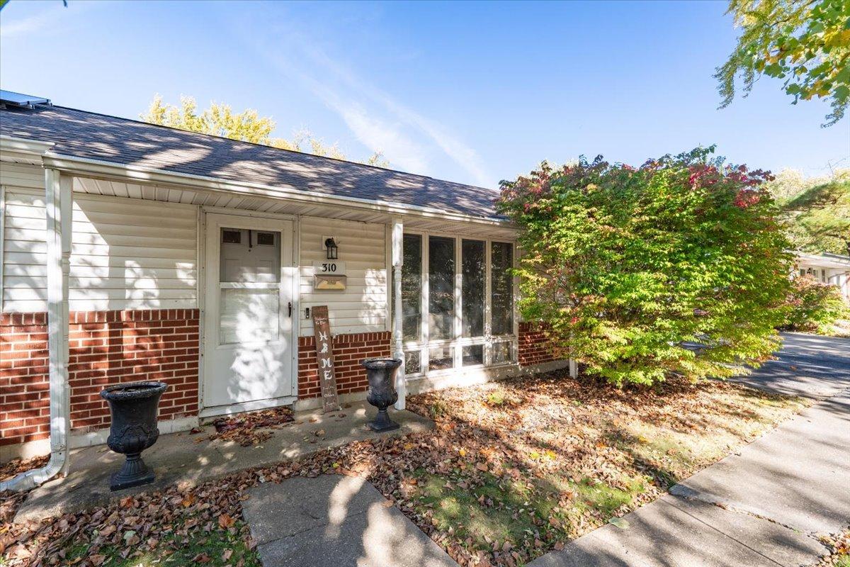 310 Rowe Dr., Bloomington, IL 61701