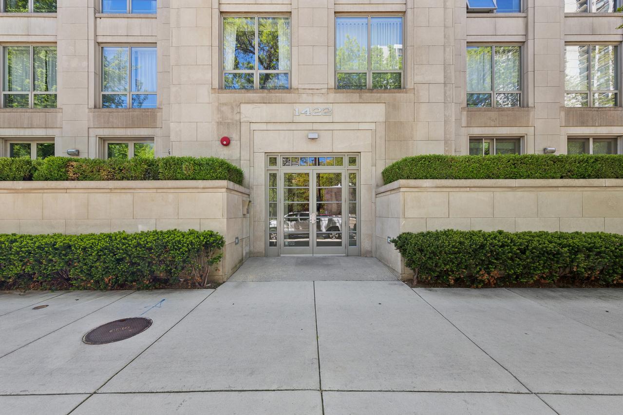1422 N La Salle Dr. #104, Chicago, IL 60610