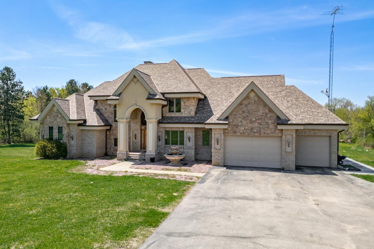 15215 White School Rd., Roscoe, IL 61073