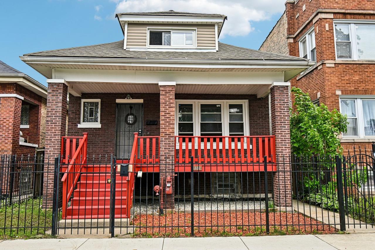 6337 S Rockwell St., Chicago, IL 60629