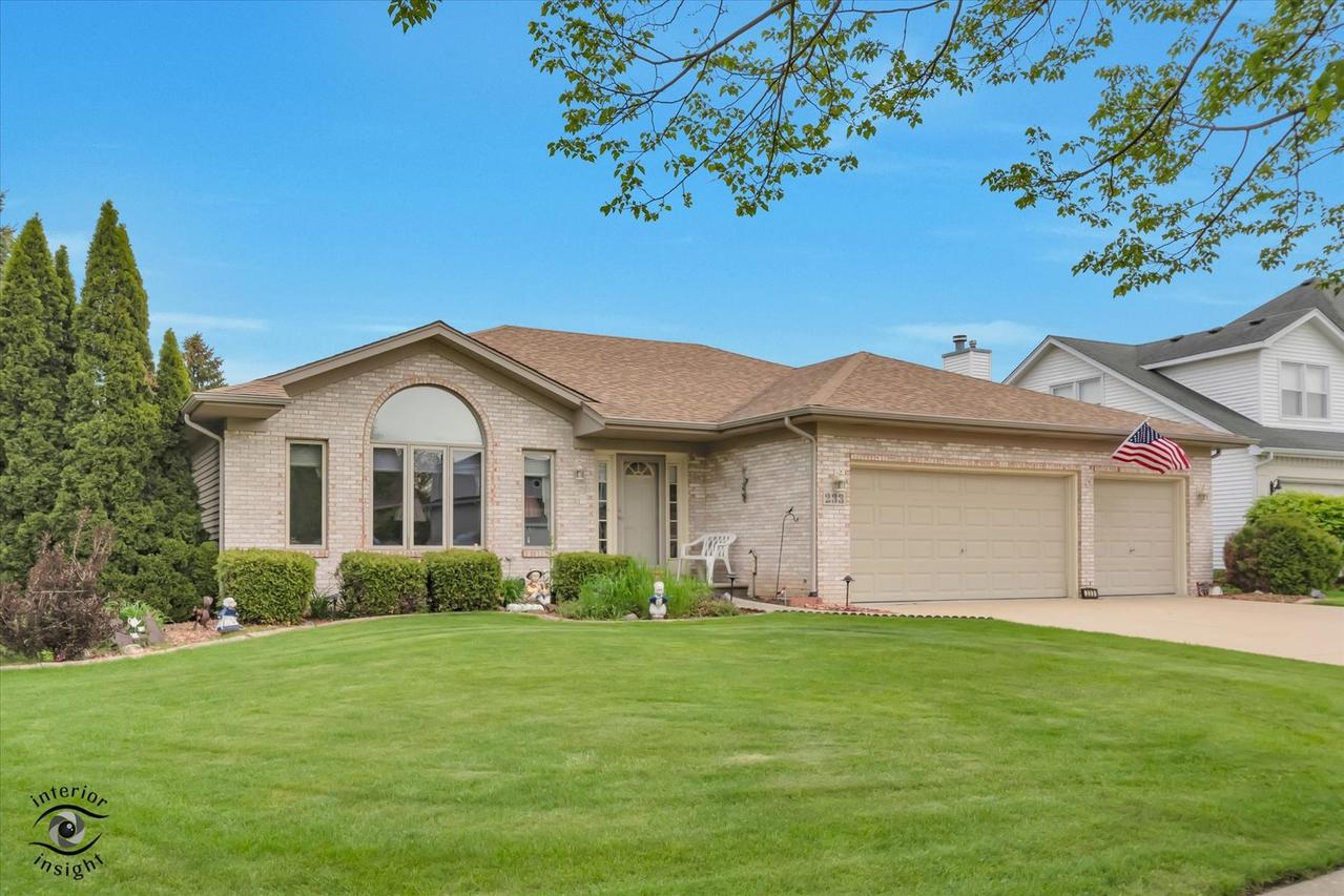 233 Goldenwood Ct., Aurora, IL 60502