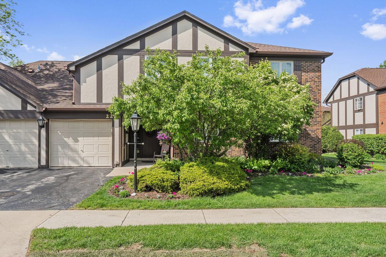 228 Brookside Ln. #B, Willowbrook, IL 60527