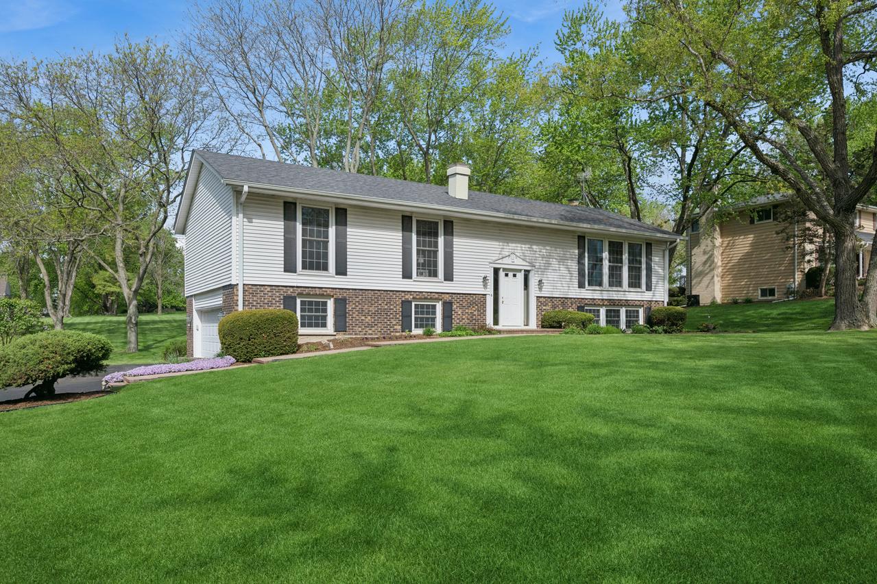 21226 N Woodland Ave., Barrington, IL 60010