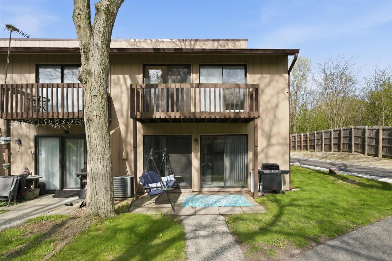 11 Saint Thomas Colony #1, Fox Lake, IL 60020