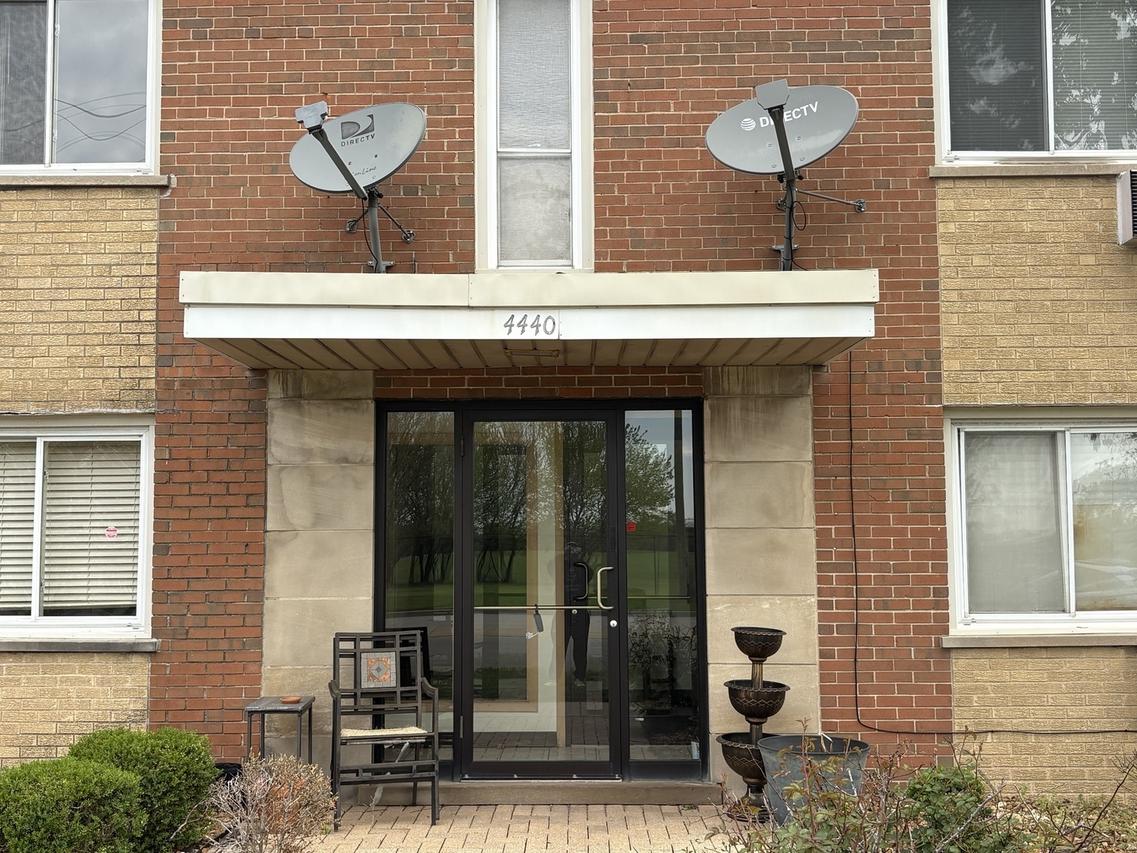 4440 W 111th St. #16, Oak Lawn, IL 60453