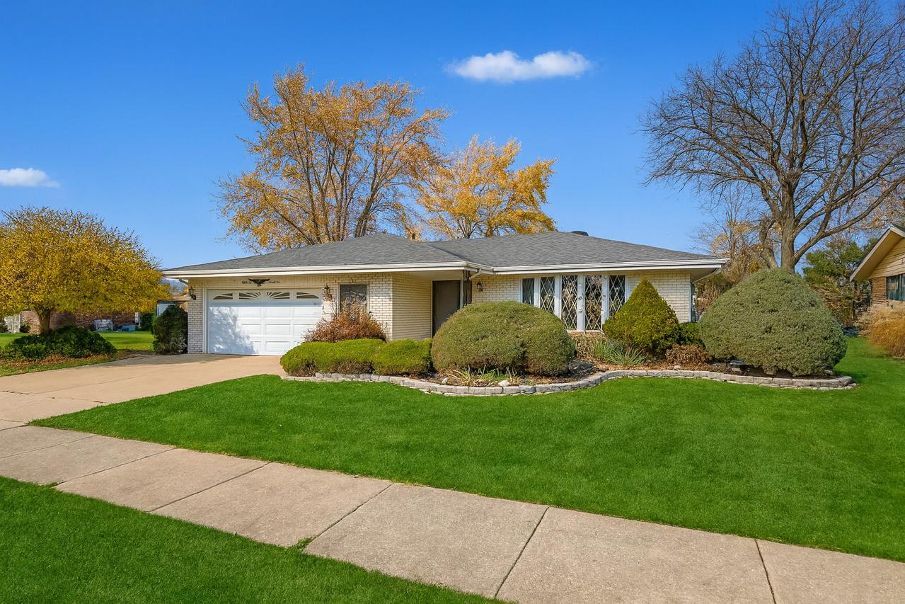 8226 Bob O Link Rd., Orland Park, IL 60462