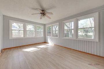 918 Bedford Ln., Libertyville, IL 60048