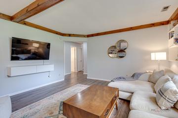 918 Bedford Ln., Libertyville, IL 60048