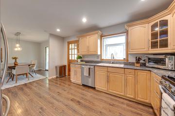 918 Bedford Ln., Libertyville, IL 60048