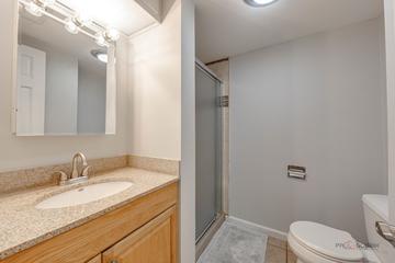 918 Bedford Ln., Libertyville, IL 60048