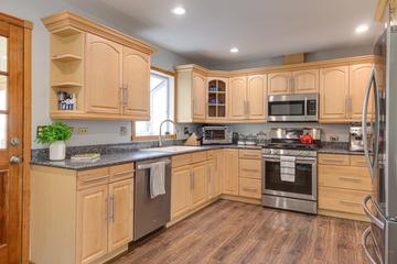918 Bedford Ln., Libertyville, IL 60048