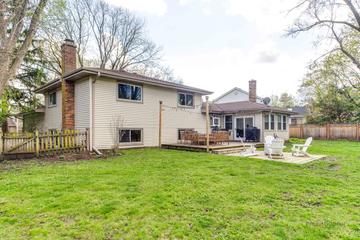 918 Bedford Ln., Libertyville, IL 60048