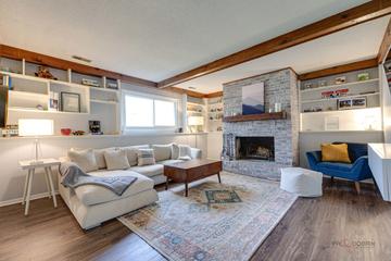 918 Bedford Ln., Libertyville, IL 60048